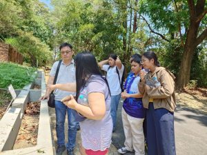 泰國學術團參觀本校水土保持戶外教室水土保持常用草區1