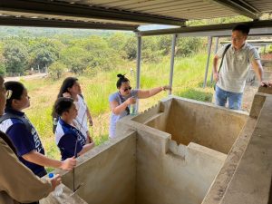 泰國學術團參觀本校水土保持戶外教室中坡土壤沖蝕試驗區